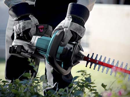 Makita Brushless Hedge Trimmers and XHU08 - OPE Reviews