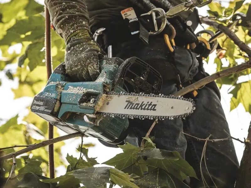 Makita Top Handle Cordless Chainsaws XCU08 and XCU09