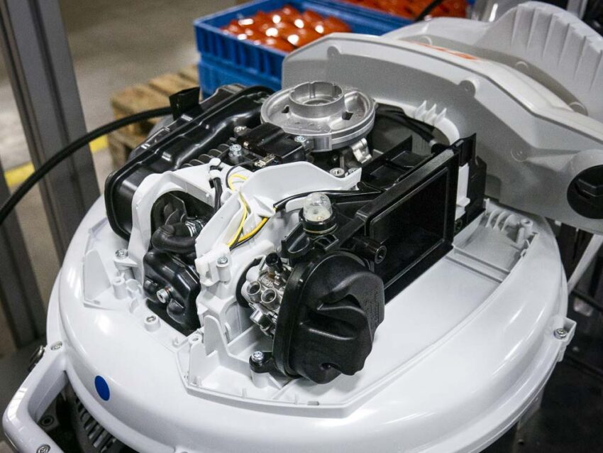 STIHL BR 800 Backpack Blower Being Assembled