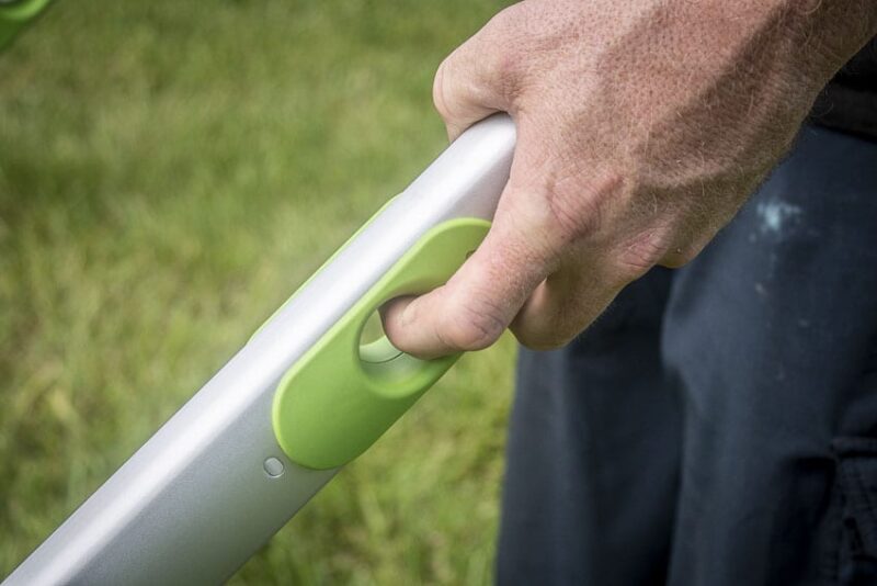 folding lawnmower handle