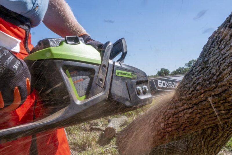 60V 18-Inch chainsaw cutting