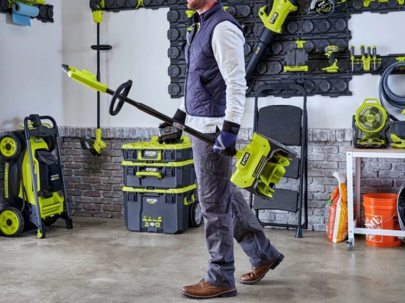 18V Ryobi battery-powered snow shovel