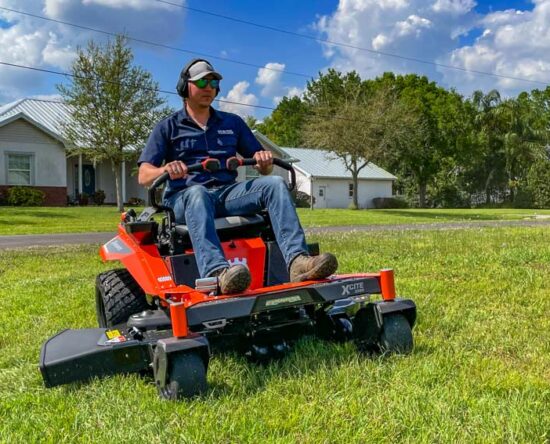 Husqvarna Xcite zero-turn