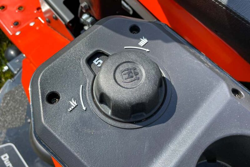 blade adjustment dial