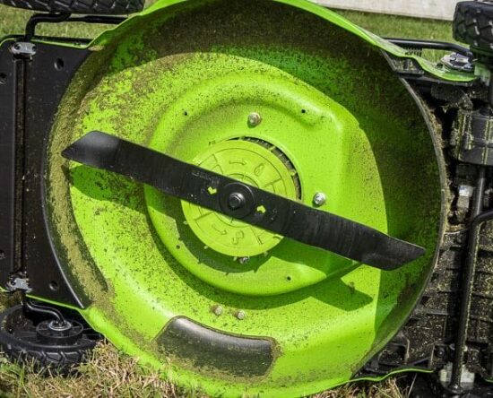 what is a mulching lawn mower