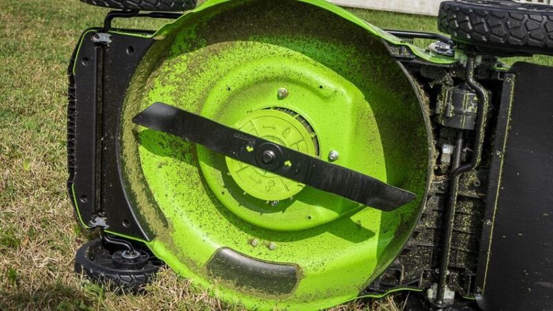what is a self-propelled lawn mower and how do you maintain one