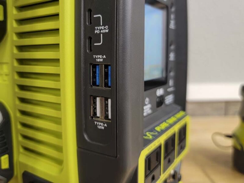 Ryobi RYI818BT USB charging ports