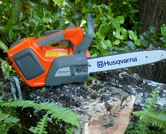 Husqvarna 36V Chainsaw This is Lithium-Ion Powered