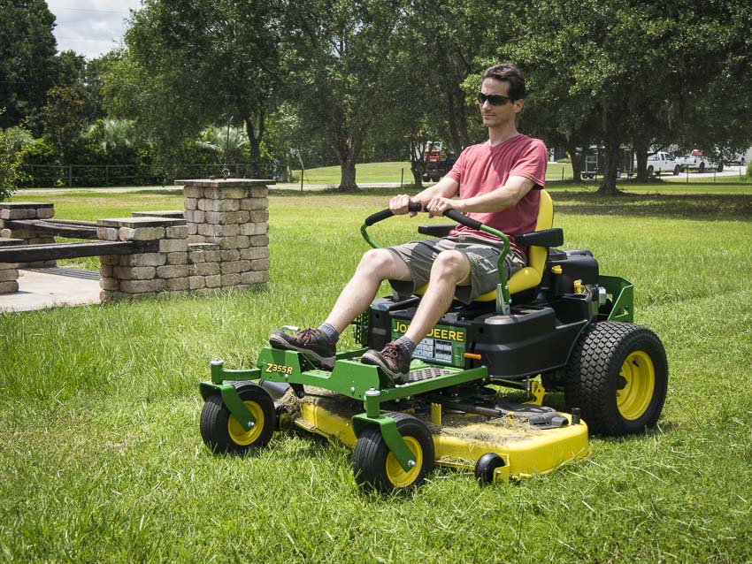 John Deere ZTrak Z355R Zero Turn Mower cut