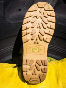 Multi-directional lugged outsole