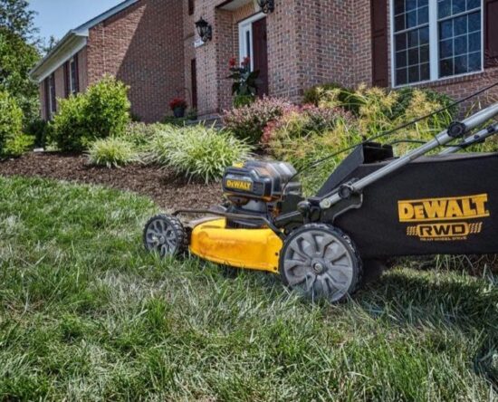 DeWalt 2x20V Self-Propelled Lawn Mowers