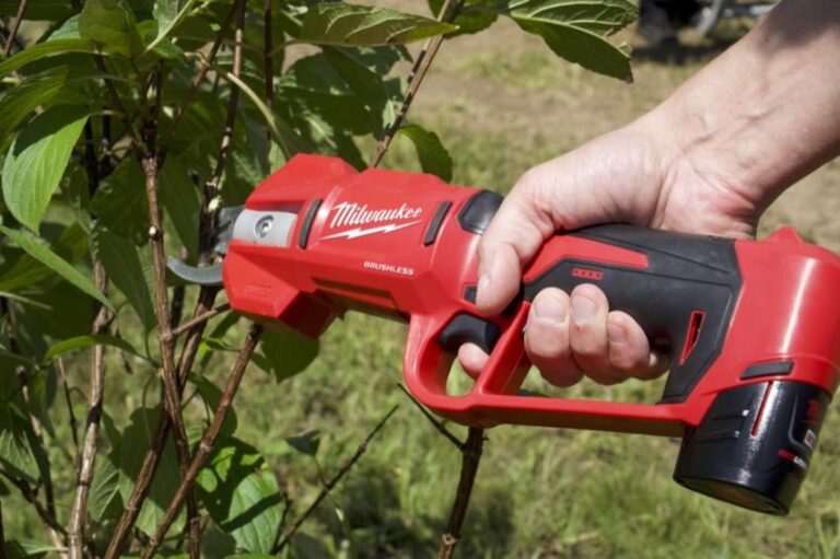 Milwaukee M12 Brushless Pruning Shears