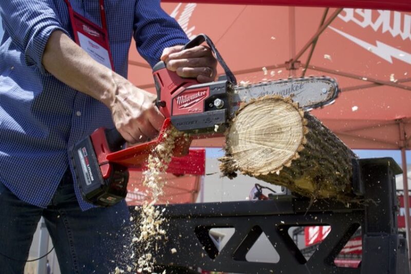 Milwaukee 3004 M18 FUEL Hatchet cutting