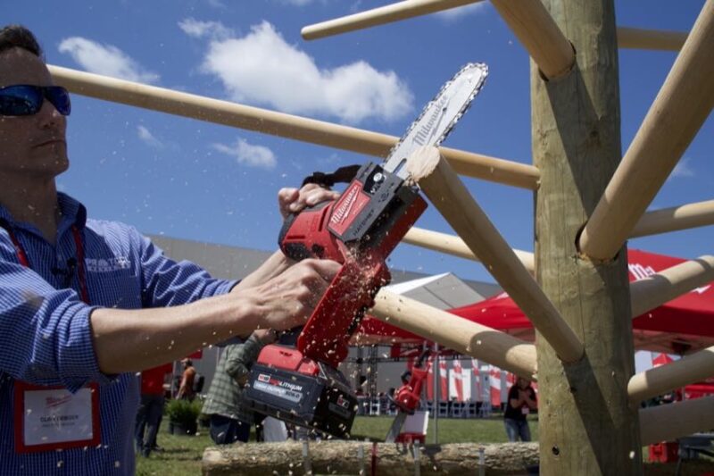 Milwaukee 3004 pruning saw cutting