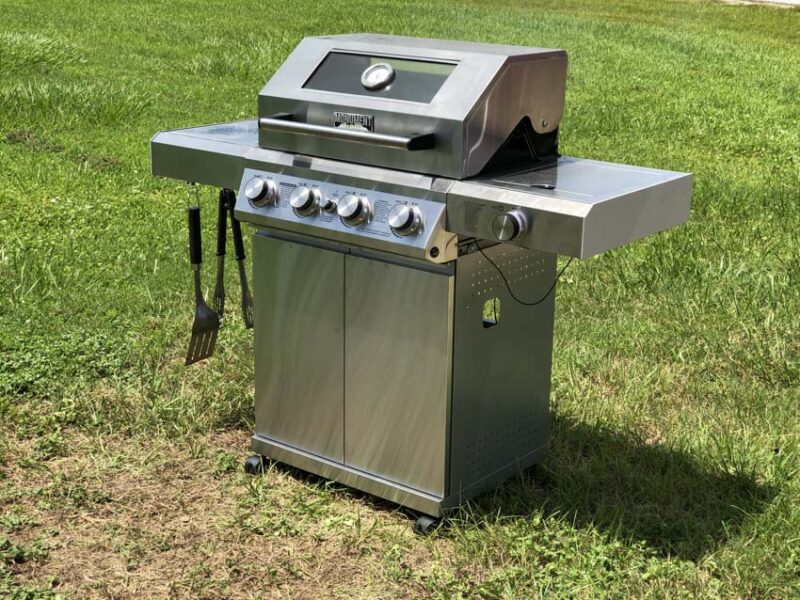 Monument Mesa 400M stainless steel grill