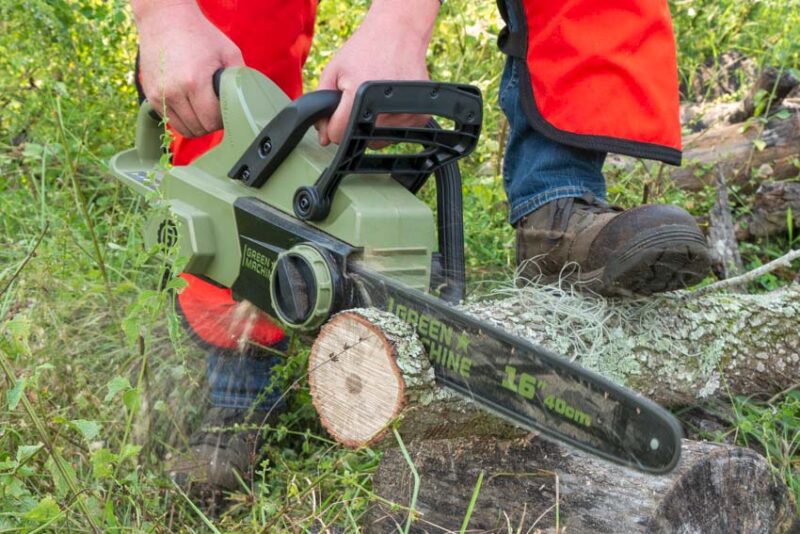 Green Machine 62V 16-inch battery-powered chainsaw