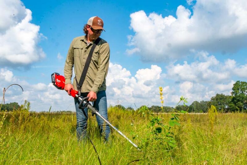 Milwaukee 2825 cutting trimming