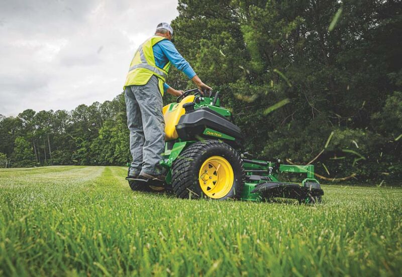 John Deere Q800 series mowers