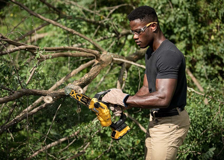 dewalt 20v pruning chainsaw